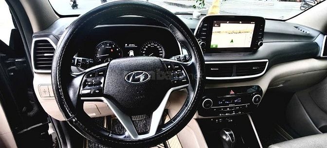 Bán rẻ Hyundai Tucson bản Full đặc biệt Zin rất đẹp như mới. 