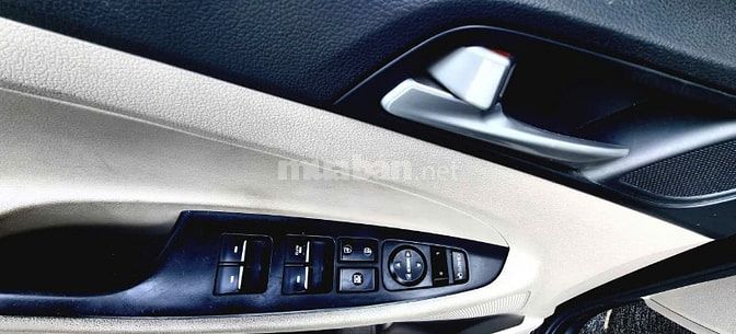 Bán rẻ Hyundai Tucson bản Full đặc biệt Zin rất đẹp như mới. 