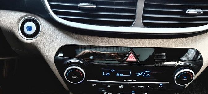 Bán rẻ Hyundai Tucson bản Full đặc biệt Zin rất đẹp như mới. 