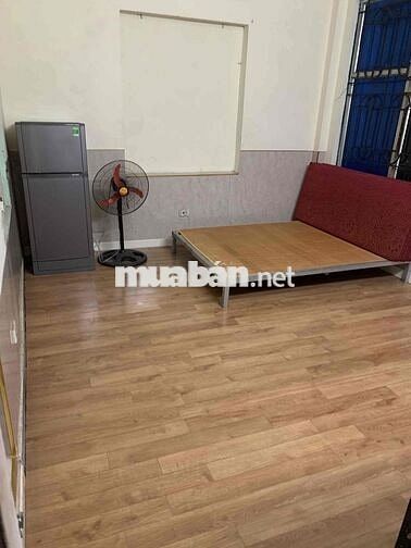 Cho thuê phòng trọ khép kín 27m2 - ở giáp nhất, ngay sát Royal city