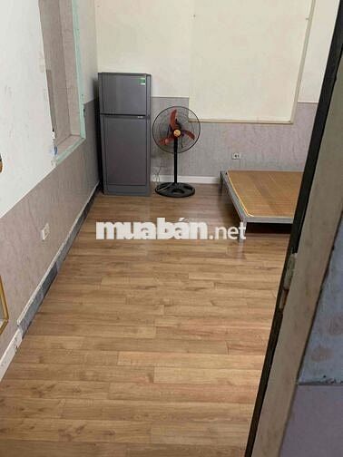 Cho thuê phòng trọ khép kín 27m2 - ở giáp nhất, ngay sát Royal city