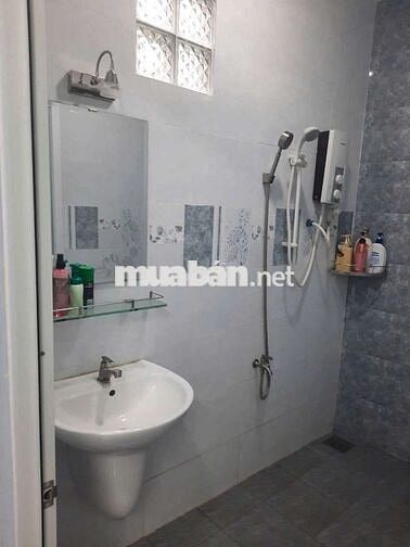 nhà trệt hẻm oto tới nhà Bình Thạnh giá chỉ nhỉnh 10tr