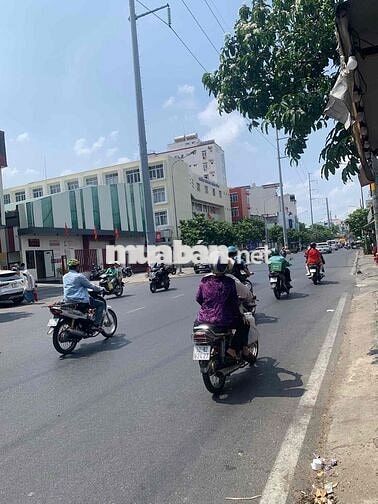 Nhà Thuê Mặt Tiền KD Lạc Long Quân Gần Đầm Sen