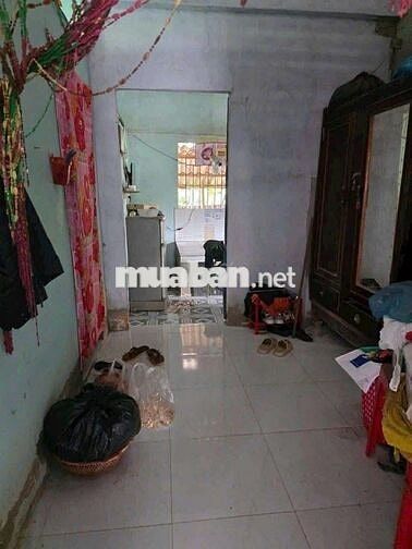 nhà và đất toàn bộ thổ, gần chợ, kế trường