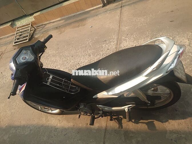 Xe máy Suzuki Xanh Trắng