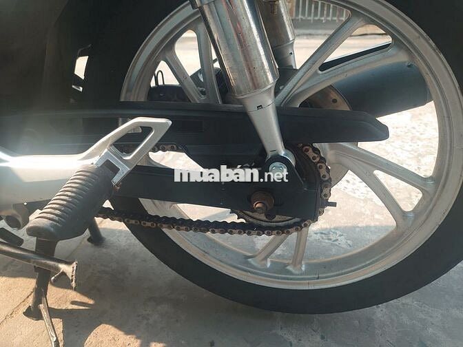 Xe máy Suzuki Xanh Trắng