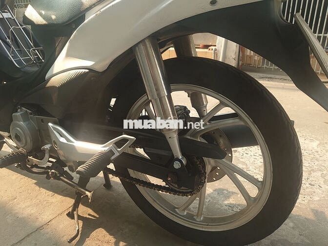 Xe máy Suzuki Xanh Trắng