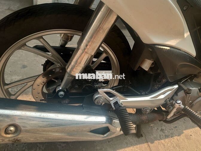 Xe máy Suzuki Xanh Trắng