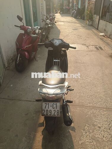 Xe máy Suzuki Xanh Trắng