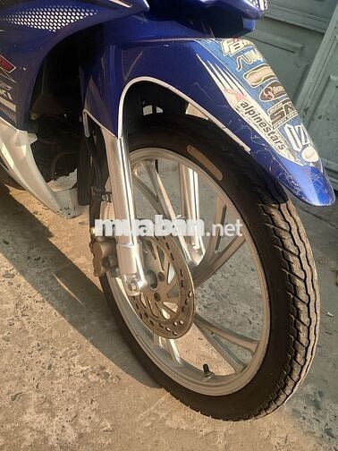 Xe máy Suzuki Xanh Trắng