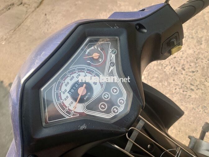 Xe máy Suzuki Xanh Trắng