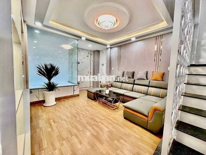Bán nhà mặt phố đẹp tại Hoàng Liên, 16,2 tỷ, 102,6m2, 5PN, 4WC, 