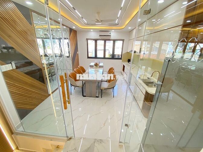 Nhà mới có thang máy 5 tấm full nội thất 4x20m. Hẻm 10m Lê Trọng Tấn.
