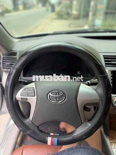 Toyota Camry màu Bạc