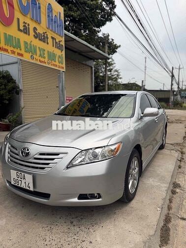 Toyota Camry màu Bạc