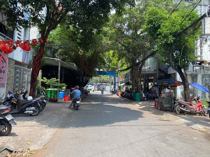Nhà 4 tầng mặt tiền công viên K82 Quận 12, 6x20 gần chợ Tân Chánh Hiệp