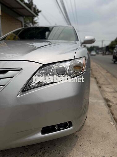 Toyota Camry màu Bạc