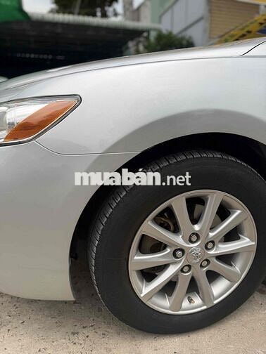 Toyota Camry màu Bạc