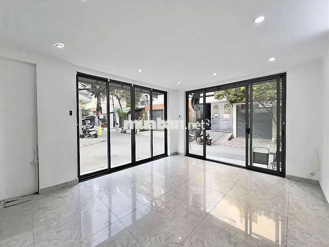 Cho thuê mặt bằng vuông vức rộng rãi