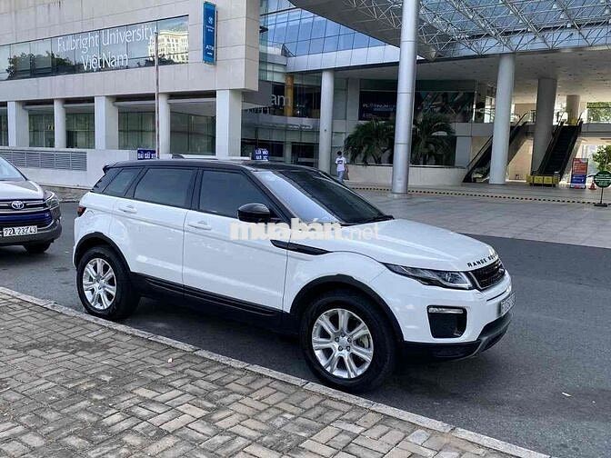 Range Rover Evoque màu Trắng ĐKLĐ 2018
