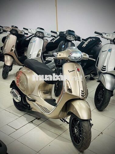 Piaggio Vespa màu Vàng cát