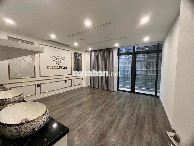 SIÊU PHẨM MẶT TIỀN NGUYỄN VĂN THỦ, Q1 – TÒA NHÀ HẦM 4 LẦU THANG MÁY, V