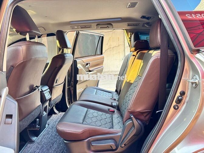 7 Chỗ, Tự động - INNOVA CROSS 2.0V 2025 - GIÁ TL