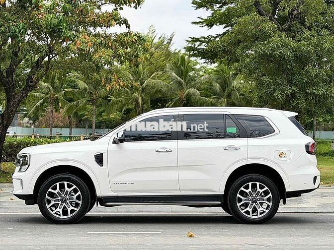 FORD EVEREST TITANIUM 4x4 2024 NHẬP THÁI 51.000km