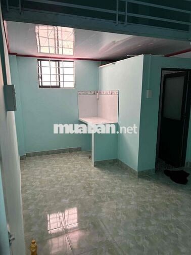 Phòng (MỚI) cho thuê 1tr8 mặt tiền hẻm xe hơi gần chợ Nhơn Đức