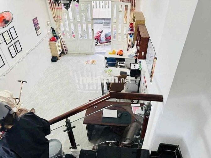 NHÀ NGAY CHỢ CẦU ĐỒNG. TRỆT 2 LẦU 3PN 3WC. SÂN THƯỢNG. ĐƯỜNG 6M