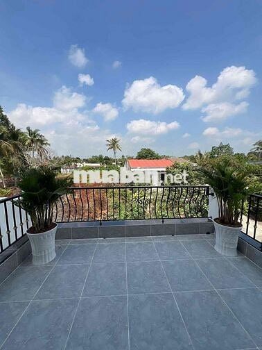 Cần bán căn nhà ngay ngã tư Hội Nghĩa-Tp.Tân Uyên