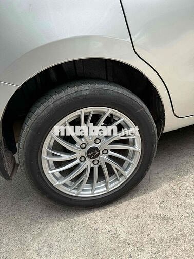 Suzuki Ertiga 2020 Bạc 80000 km bao sang tên