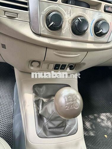 Toyota Innova MT 2015