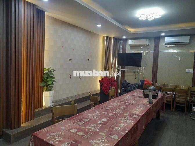 Cho thuê biệt thự sân vườn Nguyễn Thị Minh Khai, Quận 1 - 600m2