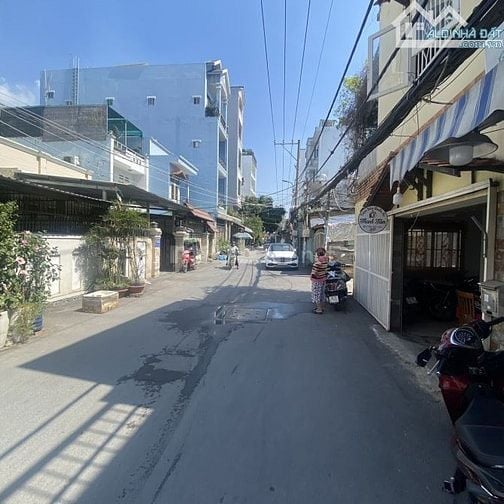 Cần bán nhanh nhà đẹp Phú Thuận Q7, ở và kinh doanh tốt, gần HTP