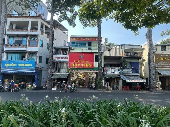 Chính chủ cho thuê nhà mặt tiền 205-207 Trẩn Phú, Quận 5, 6x7,5m, 2lầu