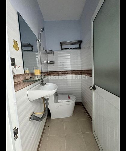 Bán nhà 28m2 hẻm 345 Trần Hưng Đạo Q1 giá cực tốt chỉ 5,5 tỷ.