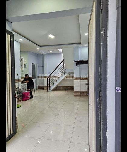 Bán nhà 28m2 hẻm 345 Trần Hưng Đạo Q1 giá cực tốt chỉ 5,5 tỷ.
