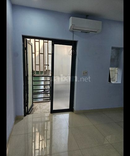Bán nhà 28m2 hẻm 345 Trần Hưng Đạo Q1 giá cực tốt chỉ 5,5 tỷ.
