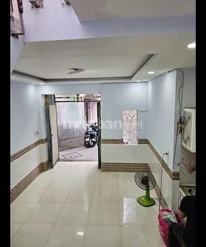 Bán nhà 28m2 hẻm 345 Trần Hưng Đạo Q1 giá cực tốt chỉ 5,5 tỷ.