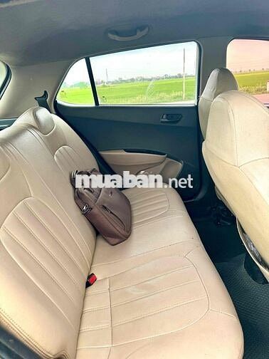 Hyundai i10 màu Trắng