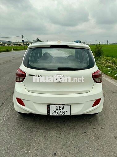 Hyundai i10 màu Trắng