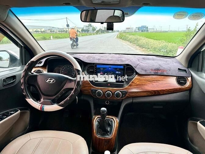 Hyundai i10 màu Trắng