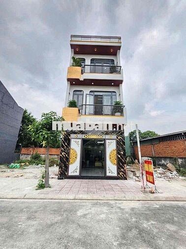 nhà hoàn thiện sổ hoàn công.full nội thất.đối diện công viên