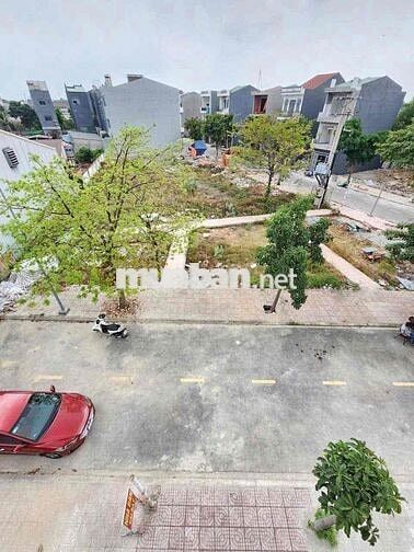 nhà hoàn thiện sổ hoàn công.full nội thất.đối diện công viên
