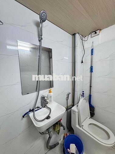 Tập thể tầng 1 có gác xép, 25m2, đầy đủ nội thất nóng lạnh bếp từ