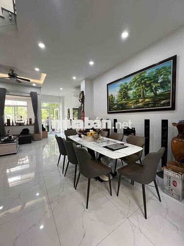 Cho thuê nhà 1 trệt 2 lầu _ View công viên mát mẻ _ KDC Lovera Park
