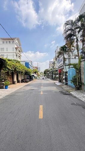  nhà góc hai mặt tiền CX Lữ Gia Q11, 4 x 20m . 3 Lầu Giá : 35 triệu 