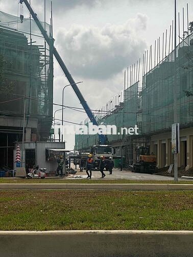 cắt lỗ căn nhà phố  Vin Long An