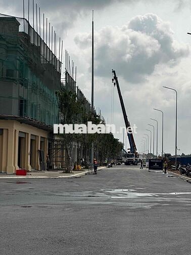 cắt lỗ căn nhà phố  Vin Long An